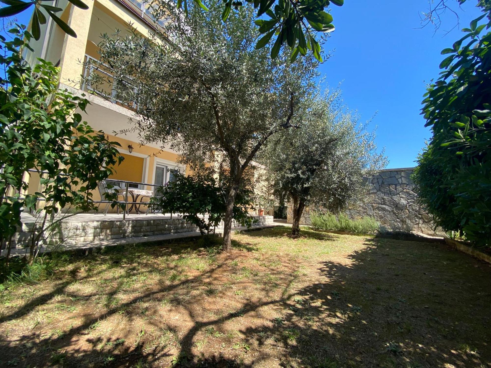 Apartments Topic & Krk Central Location Krk Town Bagian luar foto