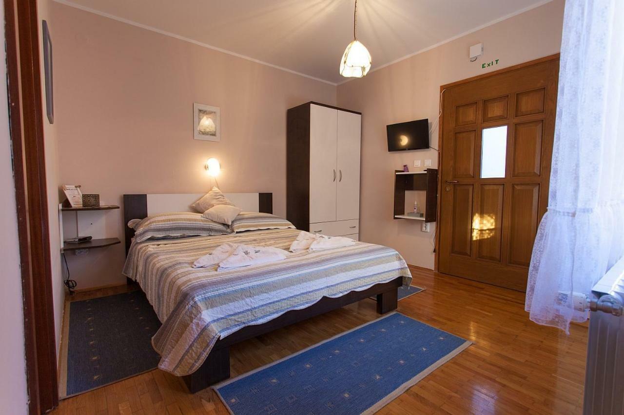 Apartments Topic & Krk Central Location Krk Town Bagian luar foto